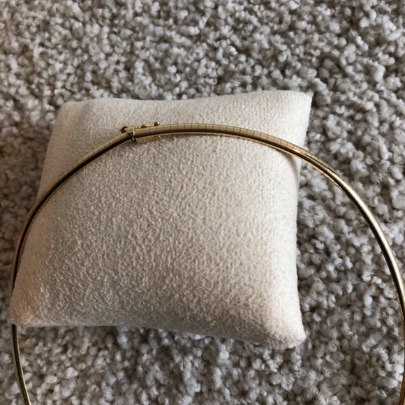 GOLD OMEGA NECKLACE - Picture 3 of 13